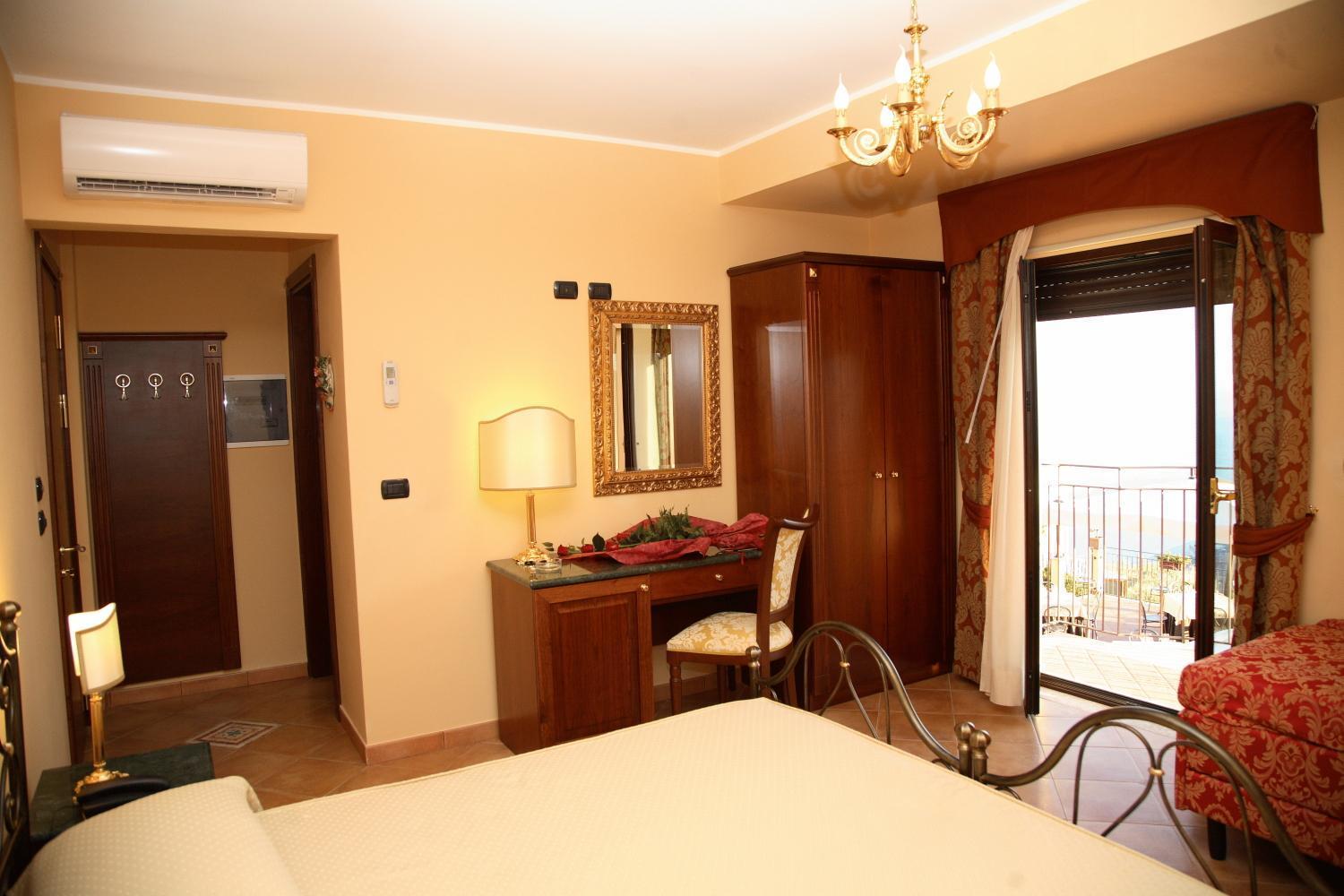 Agostiniana Hotel Santa Teresa Di Riva Exterior foto